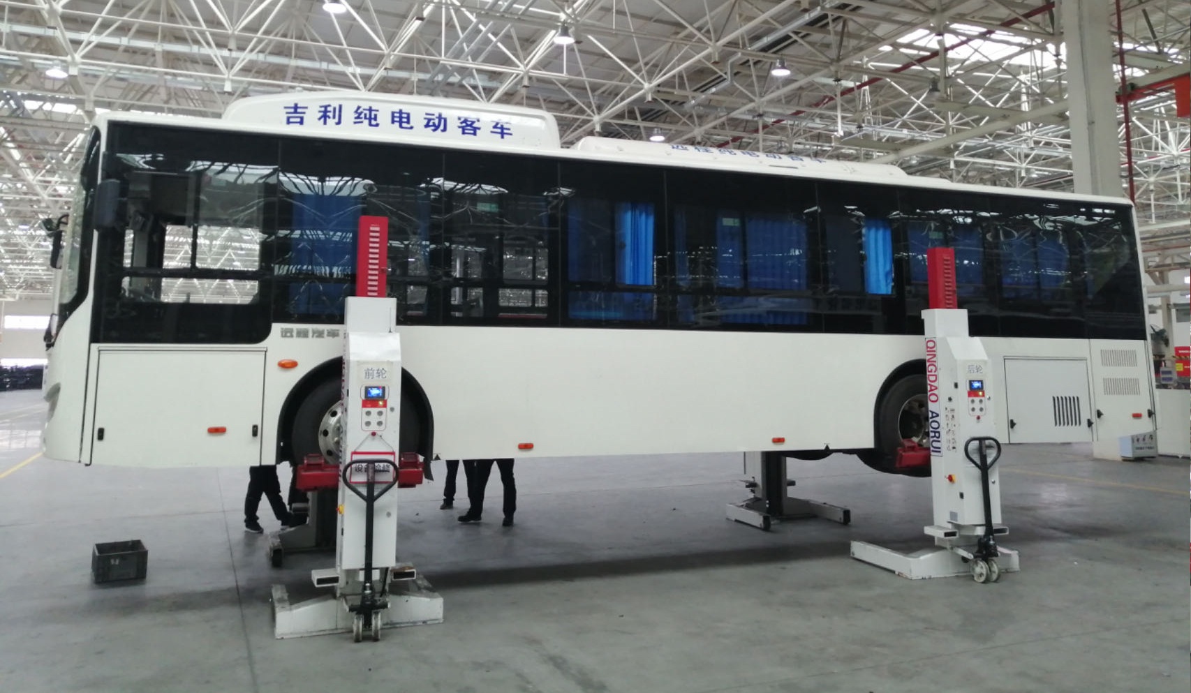 AORUI four post hydraulic car lift for bus and truck workshops